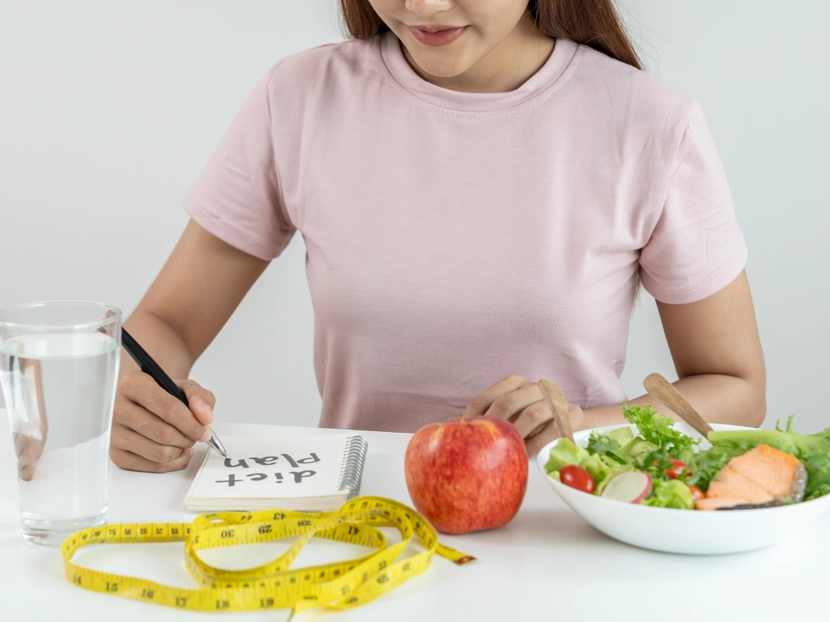 تصویر مفهومی درباره بیش‌فعالی و مدیریت وزن
